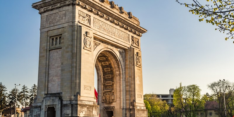 Arcul de Triumf ( Arch of Triumph ) is a triumphal arch located in the northern part of Bucharest, on the Kiseleff Road. Was build for the Heroes of the War of Independence and World War I.